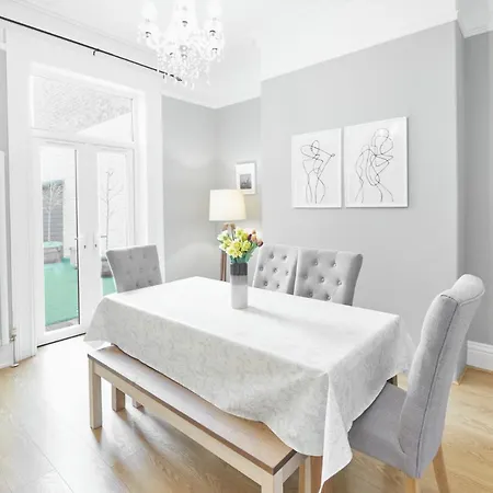 Host & - Victorian Seahouse